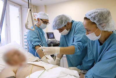 Doctor of Medical Sciences, G.M. Galstyan (in the center), nurse N.A. Pivneva Catheterization of the basilar vein under ultrasound control